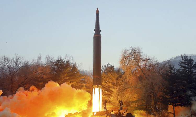 كوريا الشمالية تطلق صاروخ فرط صوتي