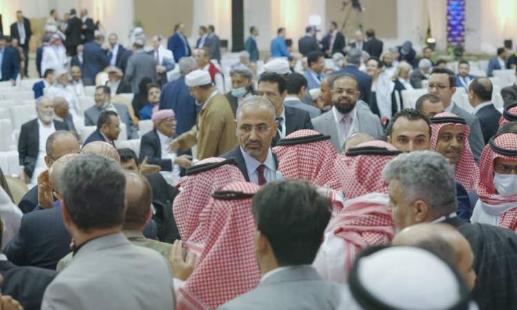 العطاس: مشاورات الرياض سيسفر عنها مجلس رئاسي بمشاركة الزبيدي