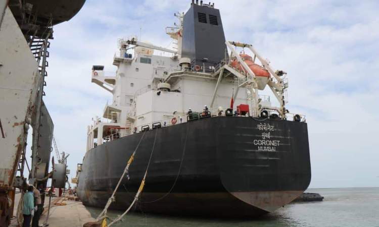 النفط تعلن وصول سفينة للقطاع الخاص واستمرار احتجاز التحالف "ديتونا"