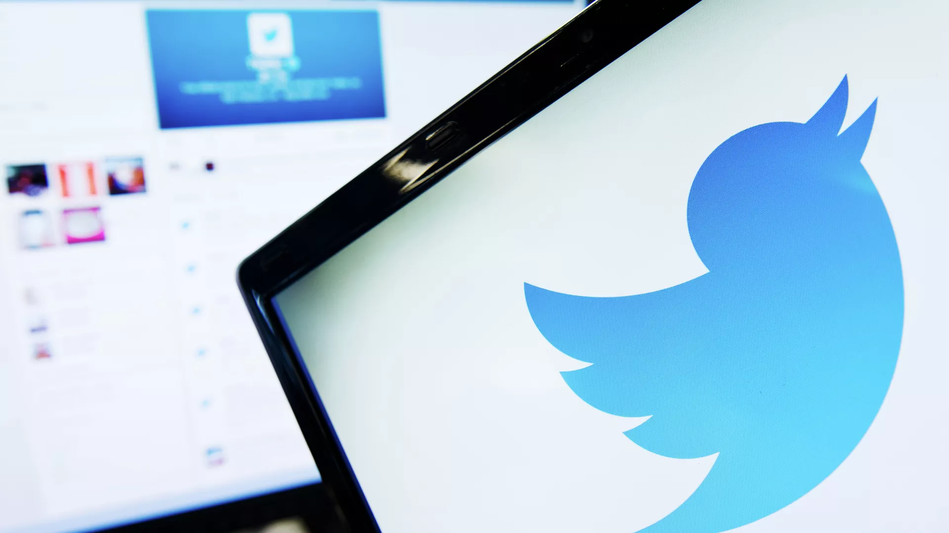 أدوات جديدة وسهلة يتيحها تويتر للإبلاغ عن التغريدات المسيئة   