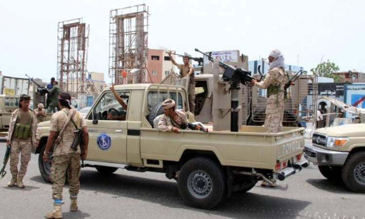 بينهم صحفي.. اعتقال العشرات في عدن