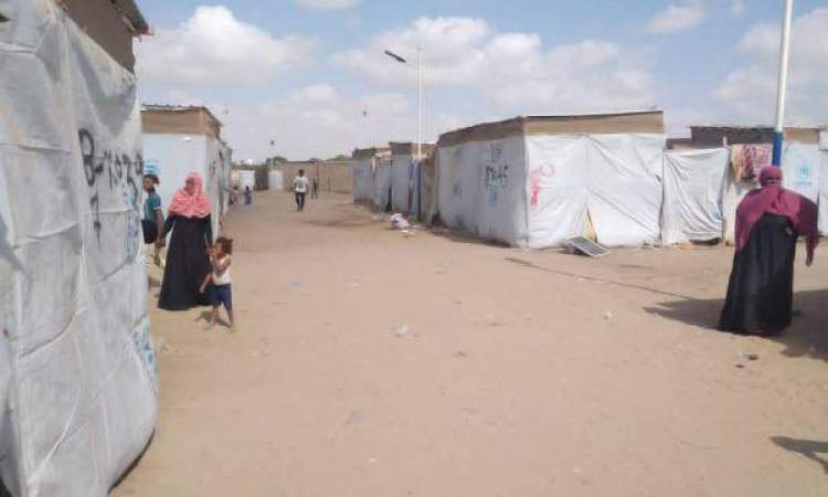مصابين بانفجار مخيم   في لحج  