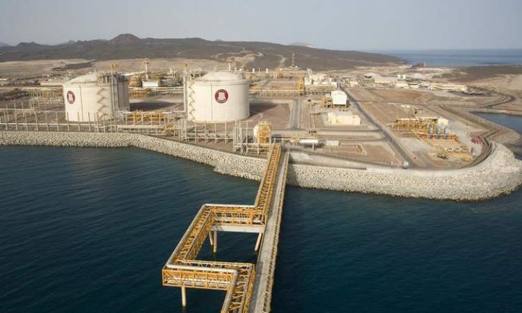 فرنسا تشترط على العليمي الاتفاق مع صنعاء لتصدير الغاز خوفاً من ضرباتها