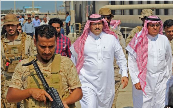 السفير السعودي يمارس سلطة مُطلقة على الشرعية.. وصنعاء تعيده إلى حجمه الطبيعي