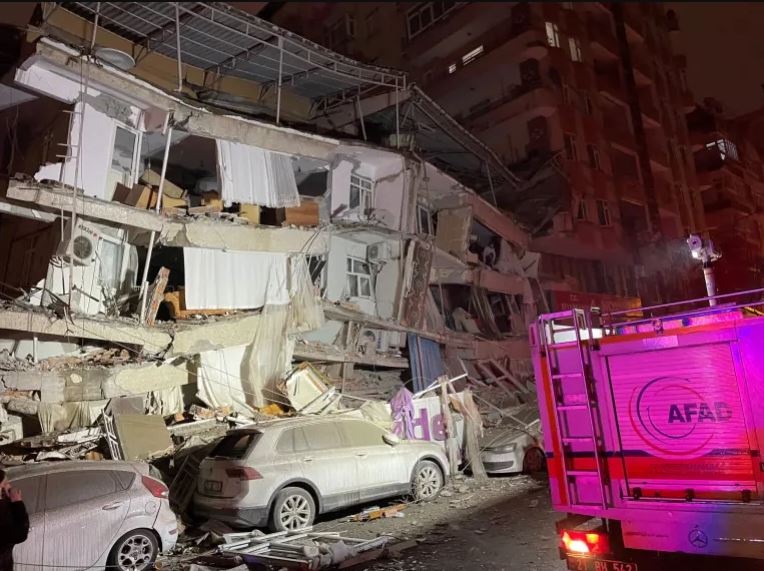 مقتل 175 شخصاً وإصابة 774 بزلزال في تركيا وسوريا