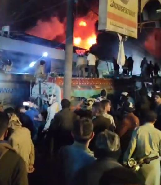 حريق هائل في محلات للدراجات النارية في صنعاء