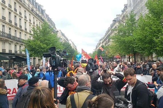 تزامنا مع عيد العمال.. 300 مسيرة احتجاجية في فرنسا